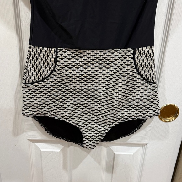 Seea Black and White swimsuit size large - Picture 2 of 6